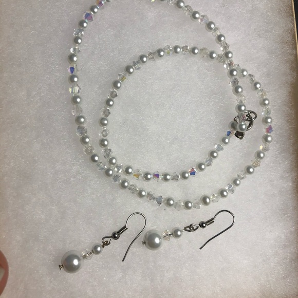 Excellent Faux White Pearl Set - Picture 2 of 2